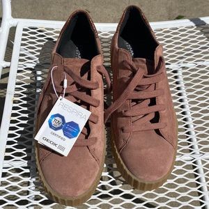 Womens mauve city sneaker Geox.